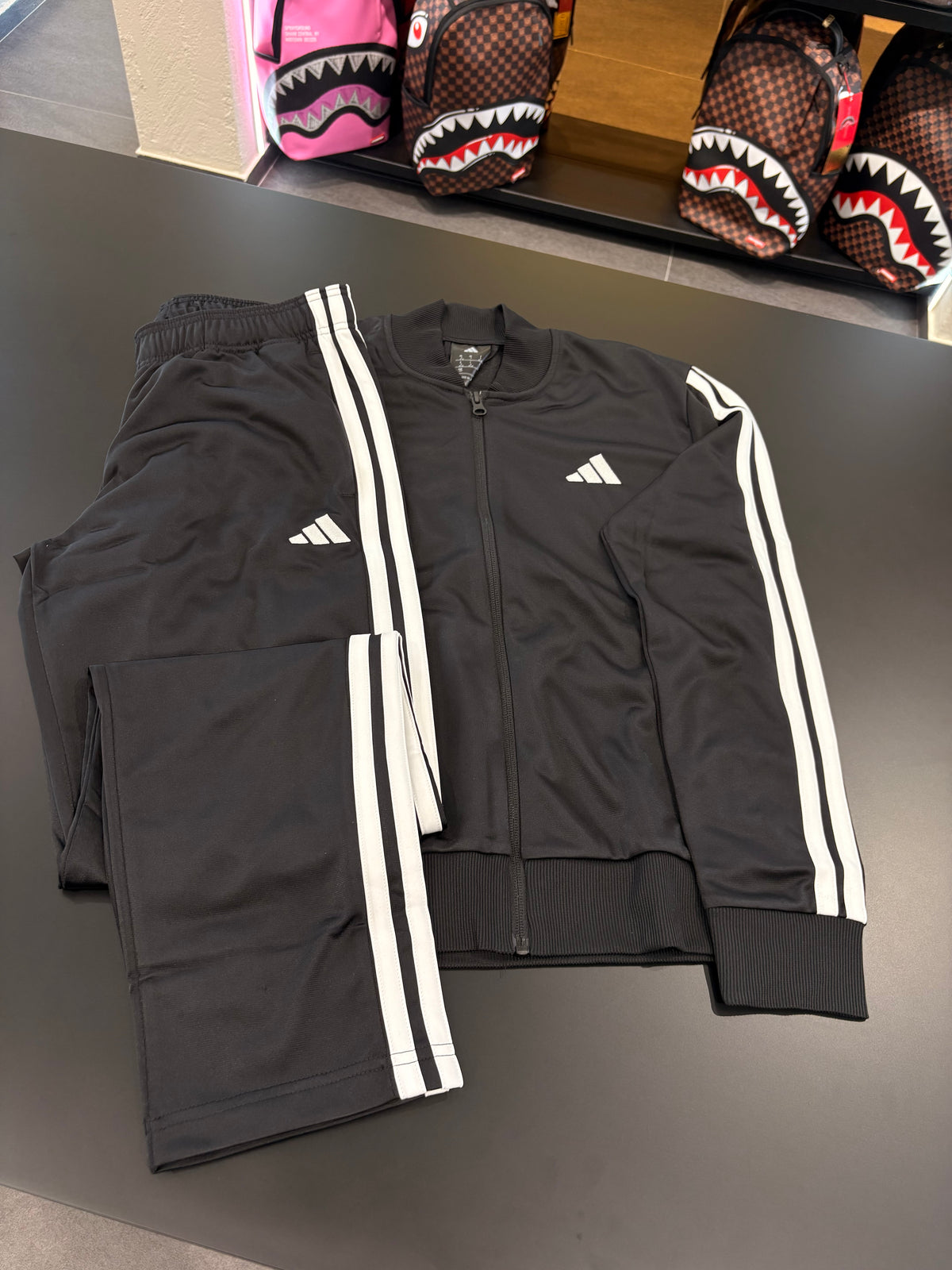 Tuta essential Adidas total black donna