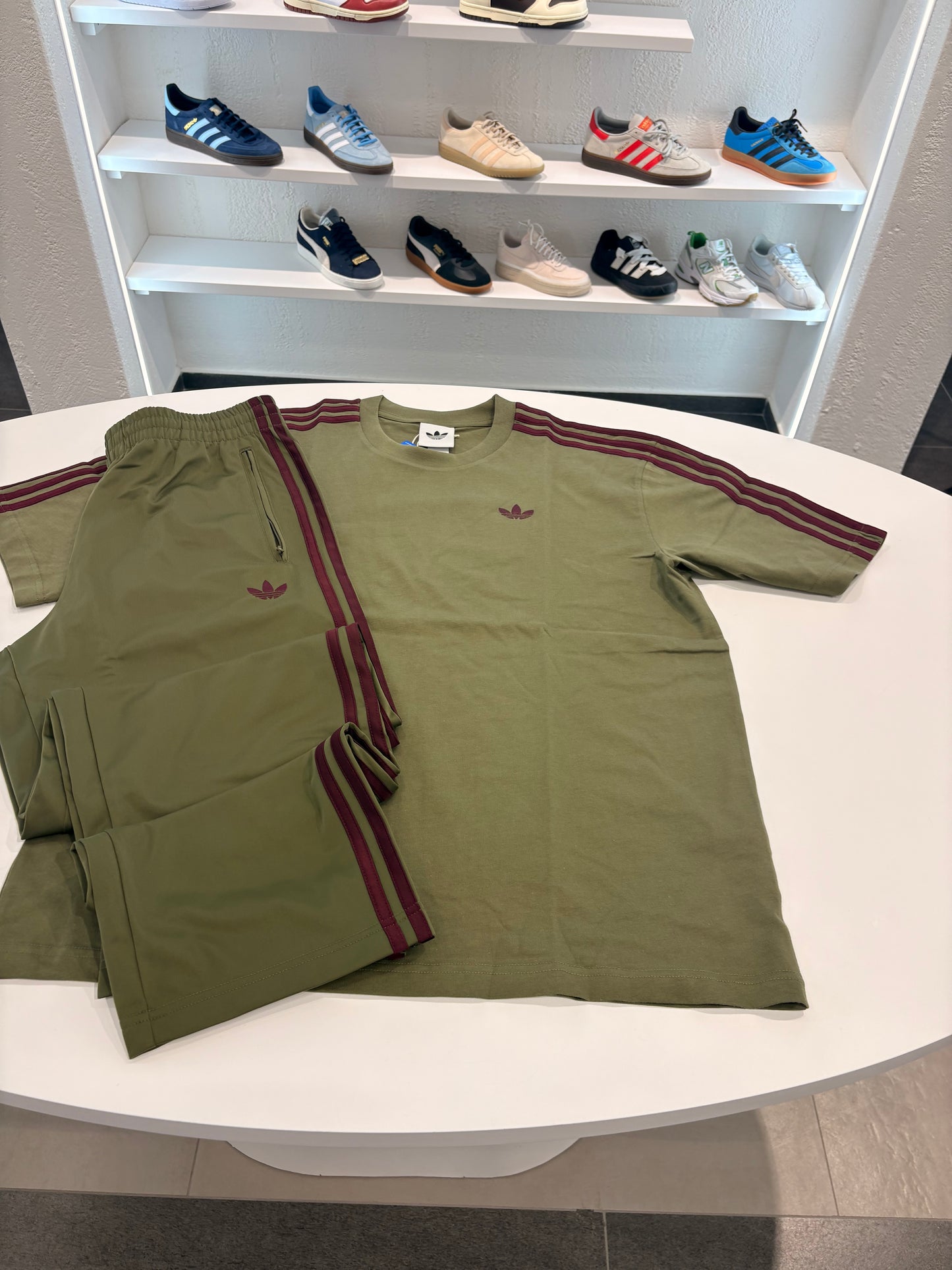 Coordinato Adidas olive/bordeaux