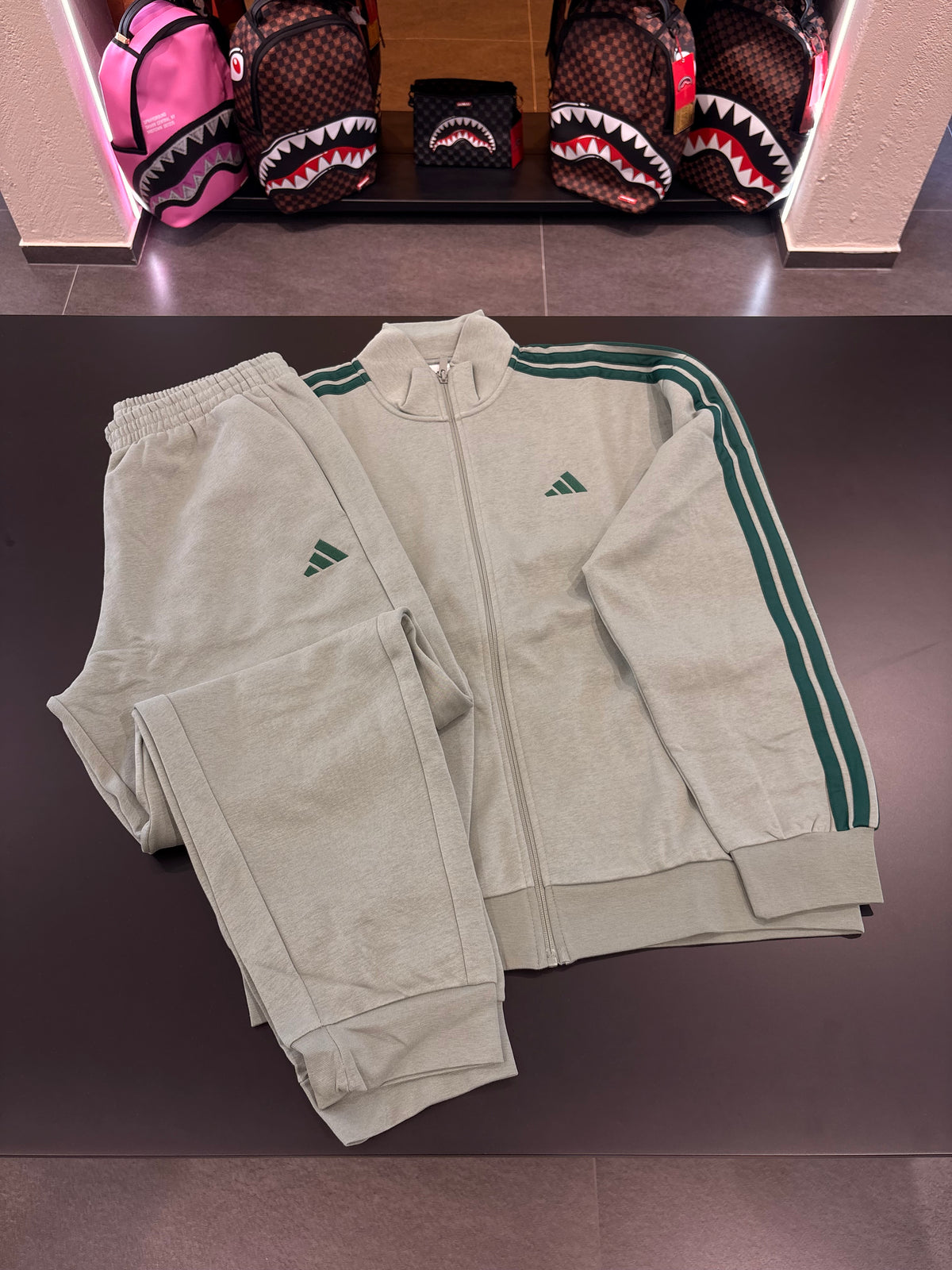 Tuta Adidas felpata verde menta