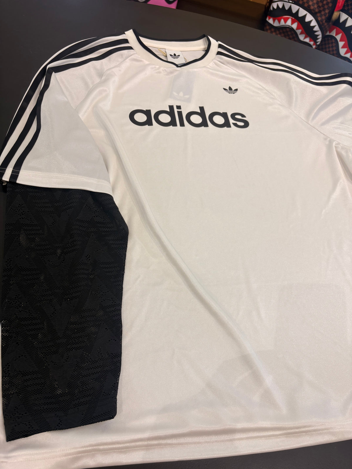 T-shirt Adidas manica merletto