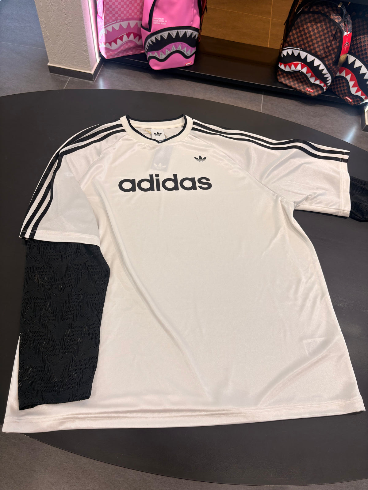 T-shirt Adidas manica merletto