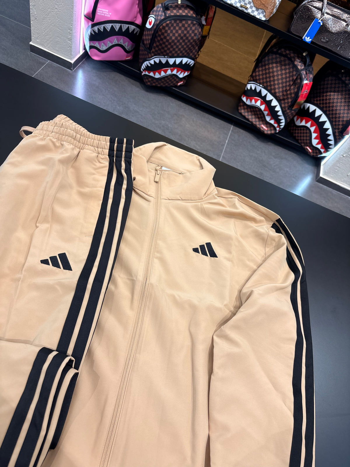 Tuta Adidas woven microfibra beige