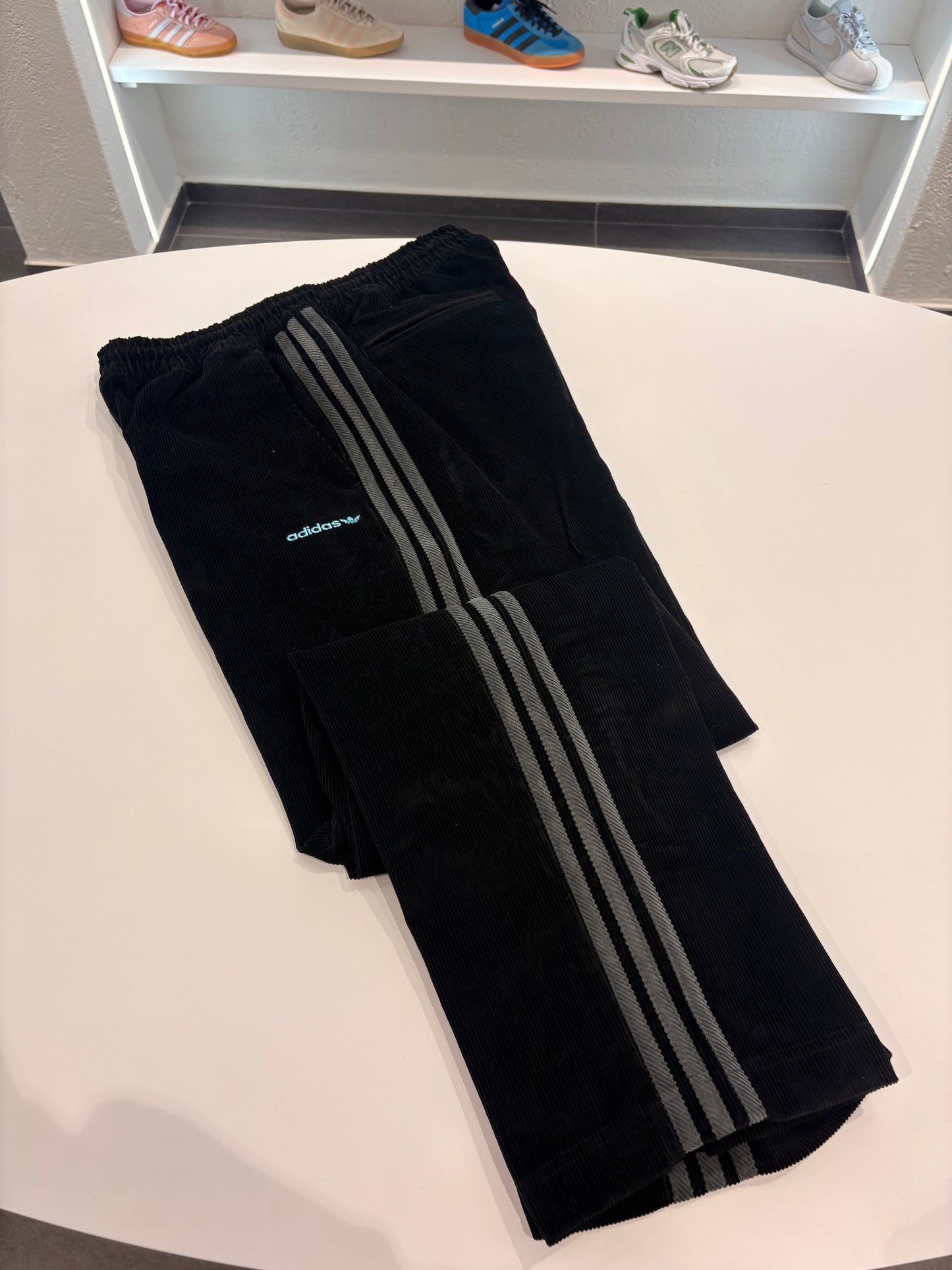 Pant velluto nero Adidas