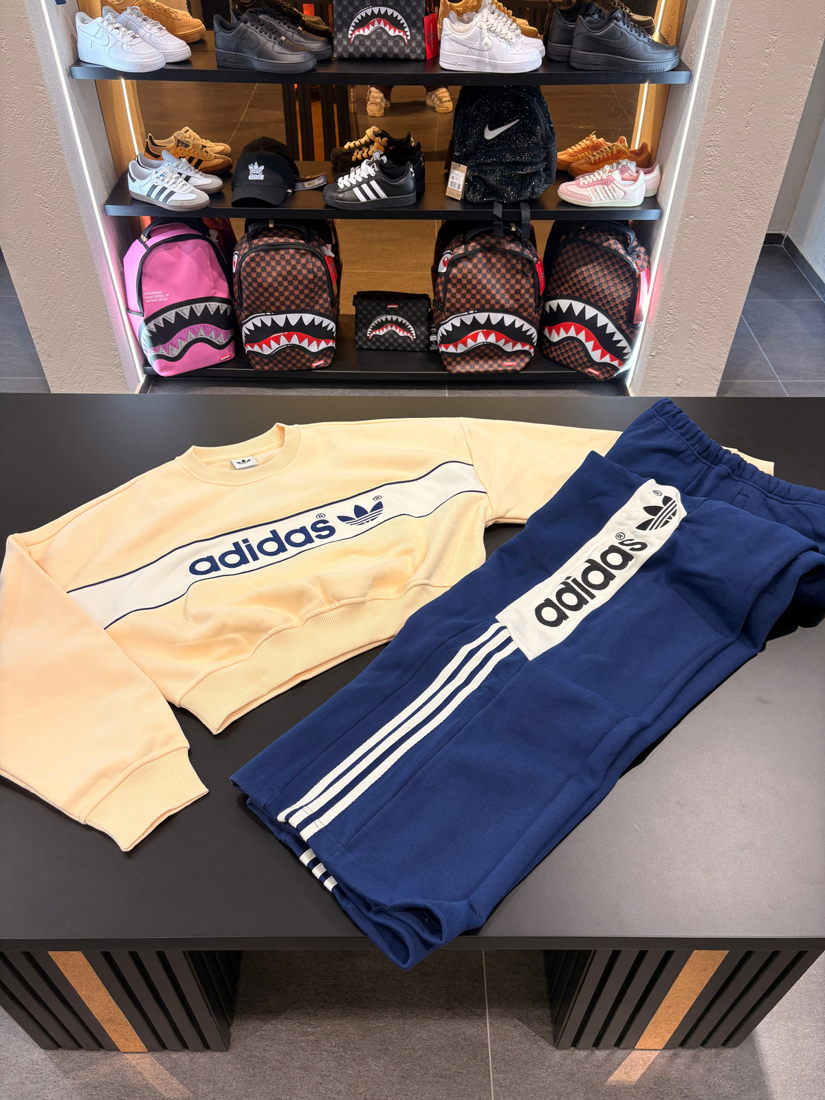 Tuta Adidas crop adiSignature fondo largo donna