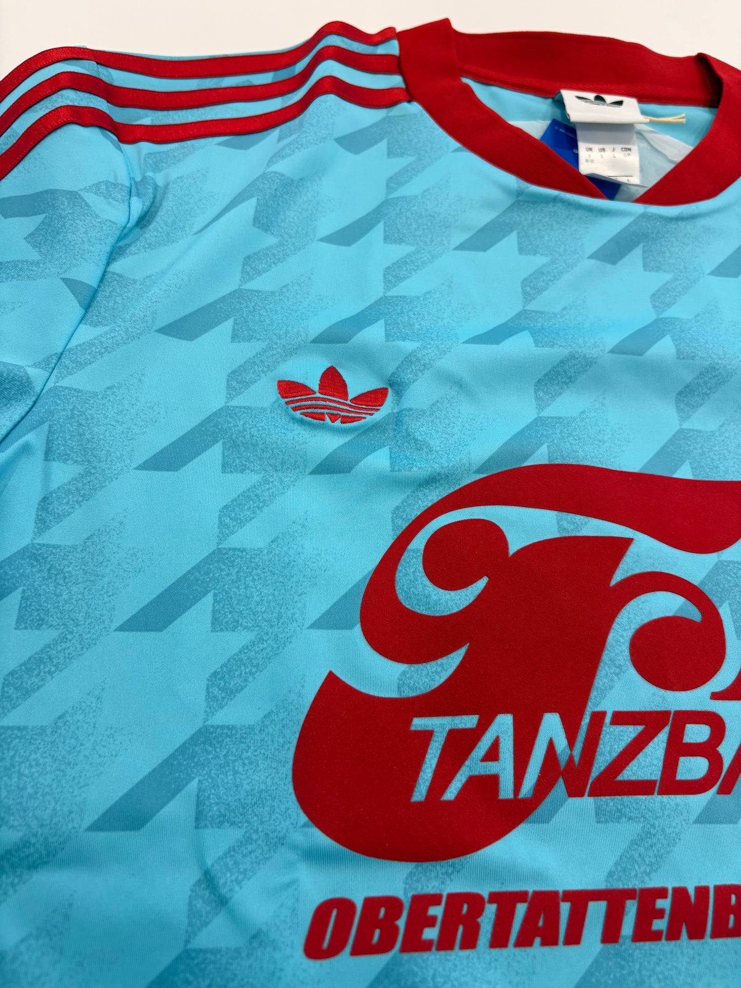 T-shirt Adidas blue glow