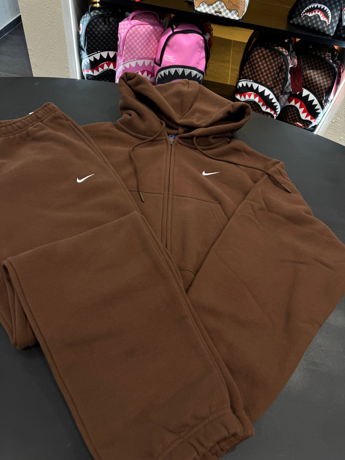 Tuta Nike oversize x zip marrone