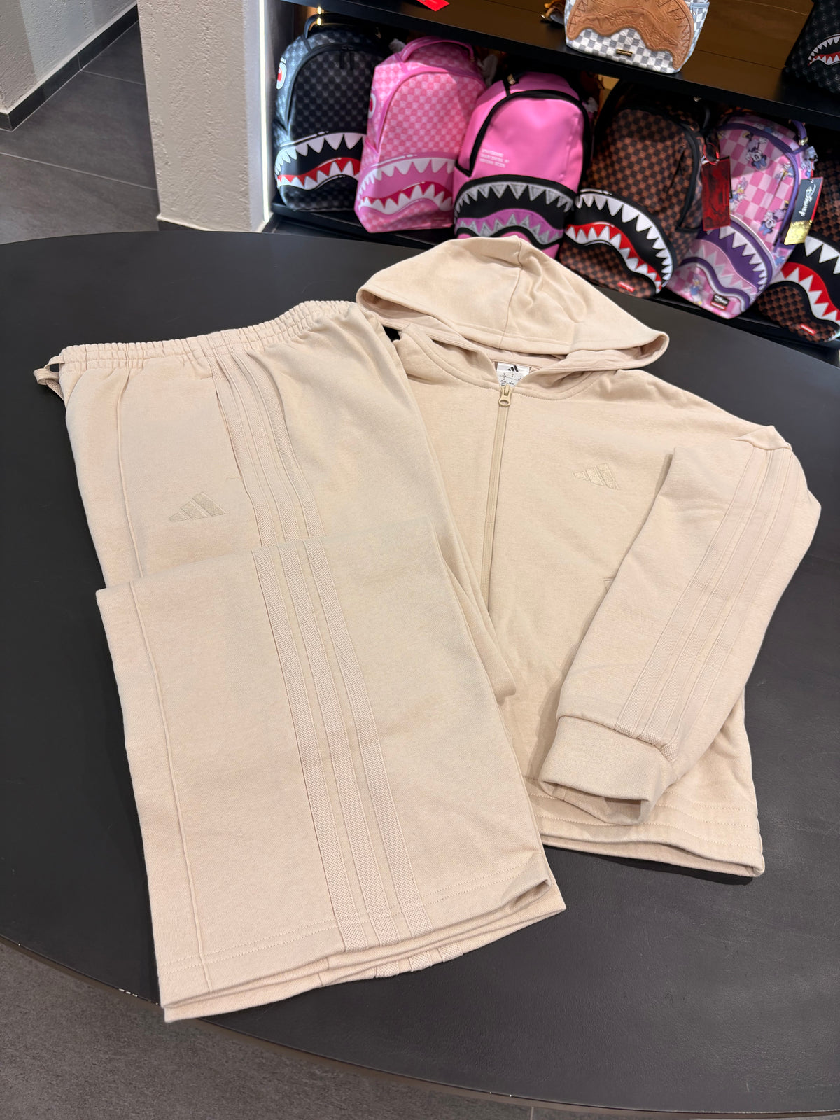 Tuta Adidas energize beige
