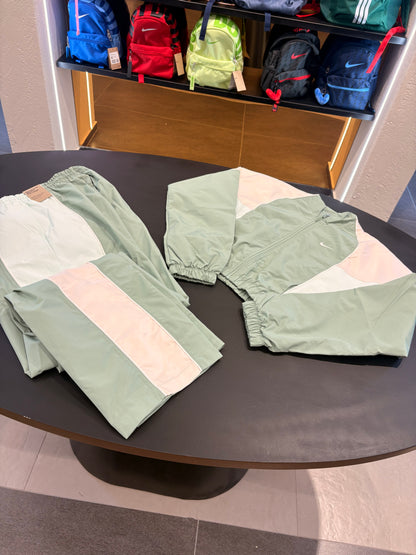 Tuta Nike shrunken oversize verde