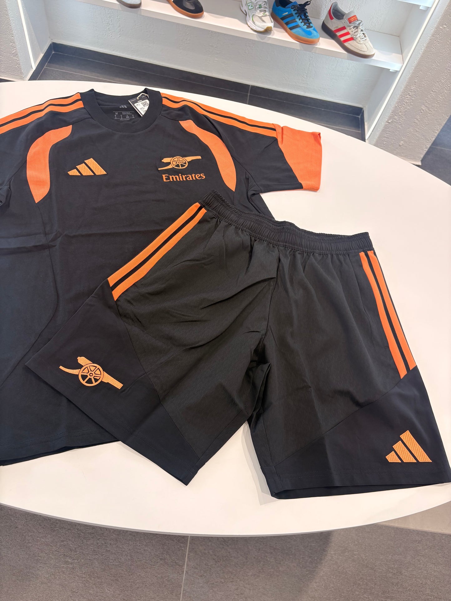 Completino Arsenal Adidas