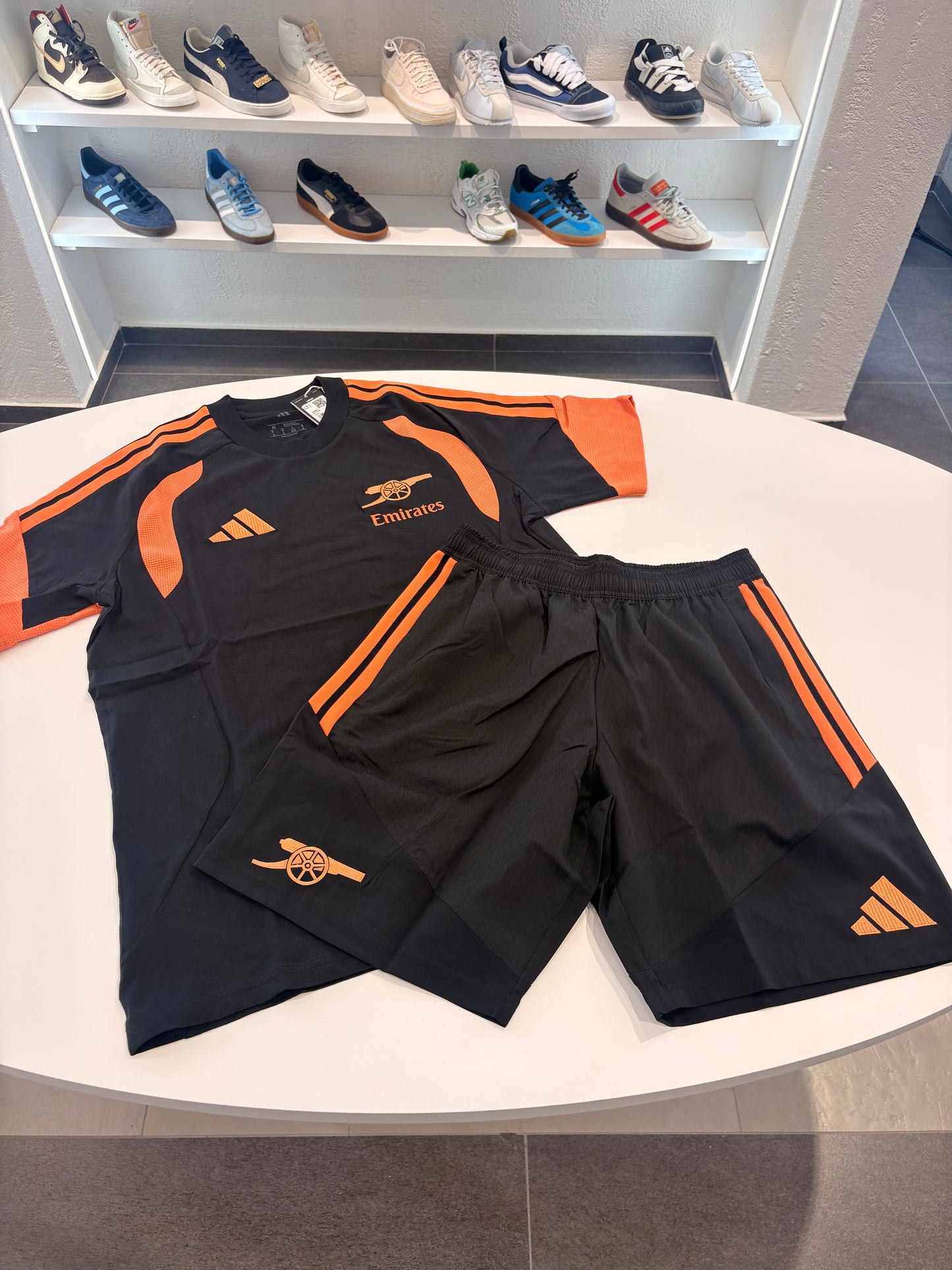 Completino Arsenal Adidas