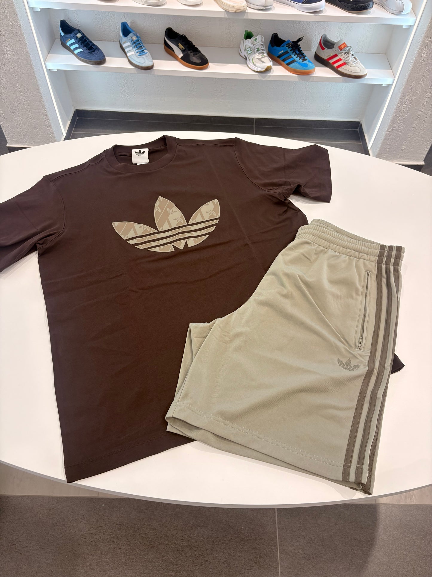 Coordinato Adidas brown logo monogramm