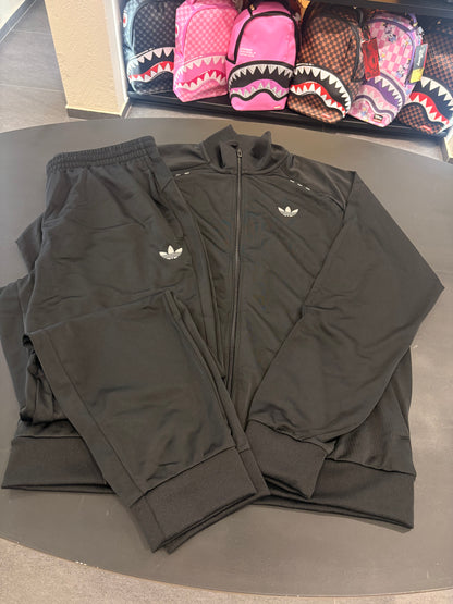 Tuta Adidas tech ess track suit black