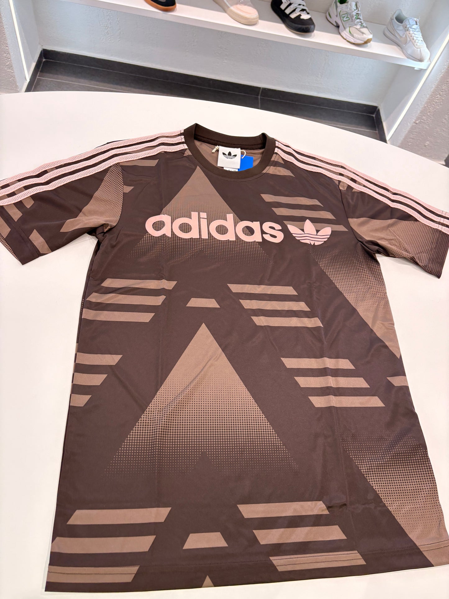 T-shirt Adidas brown pink
