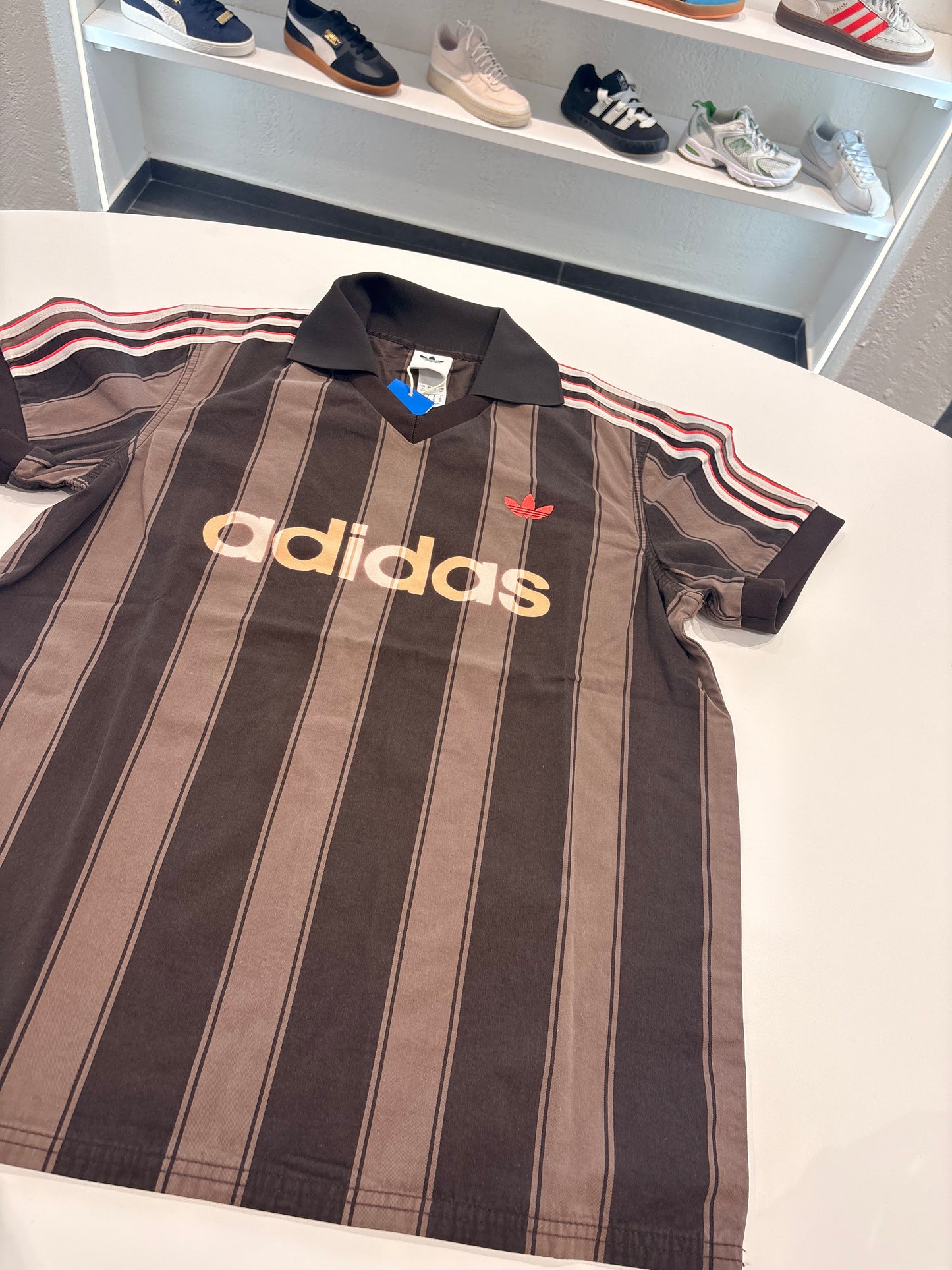 T-shirt Adidas coffee 3 stripes red white