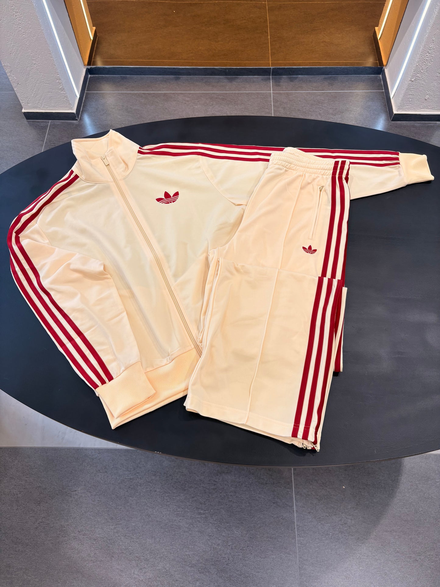 Tuta Adidas firebird Classic panna/3lines Red