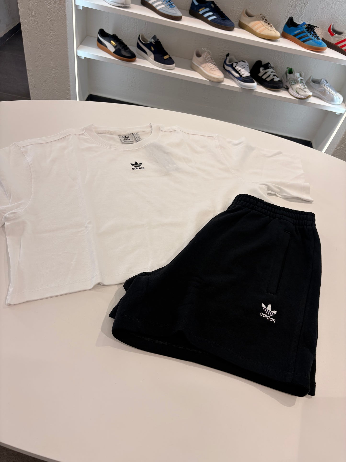 Coordinato Adidas crop essentials
