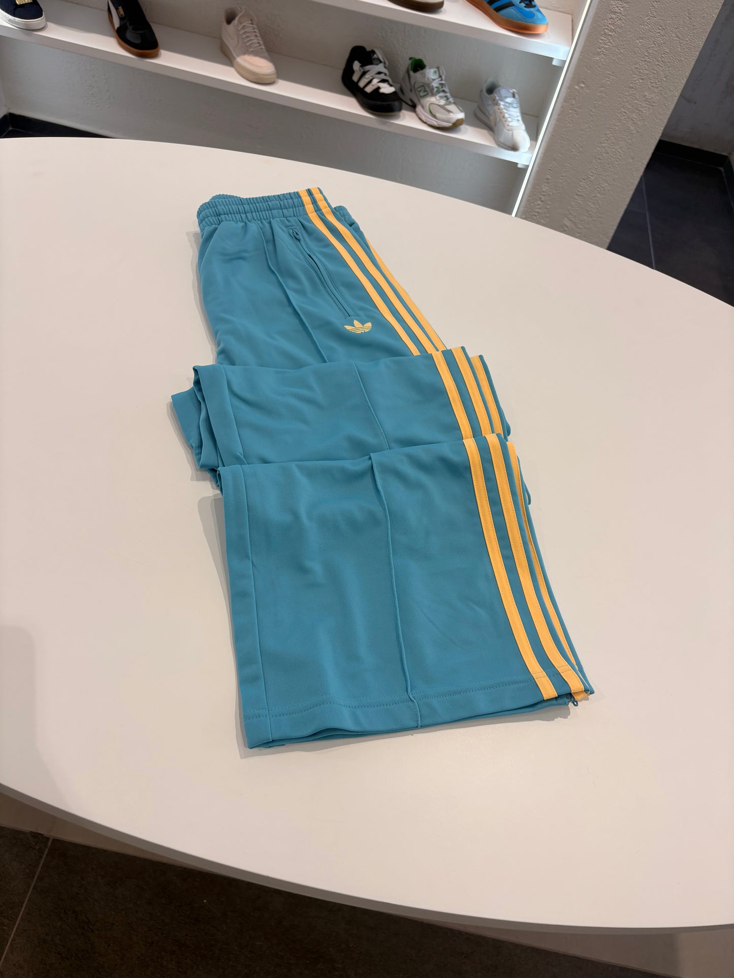 Pant Adidas fb loose azzurro e giallo