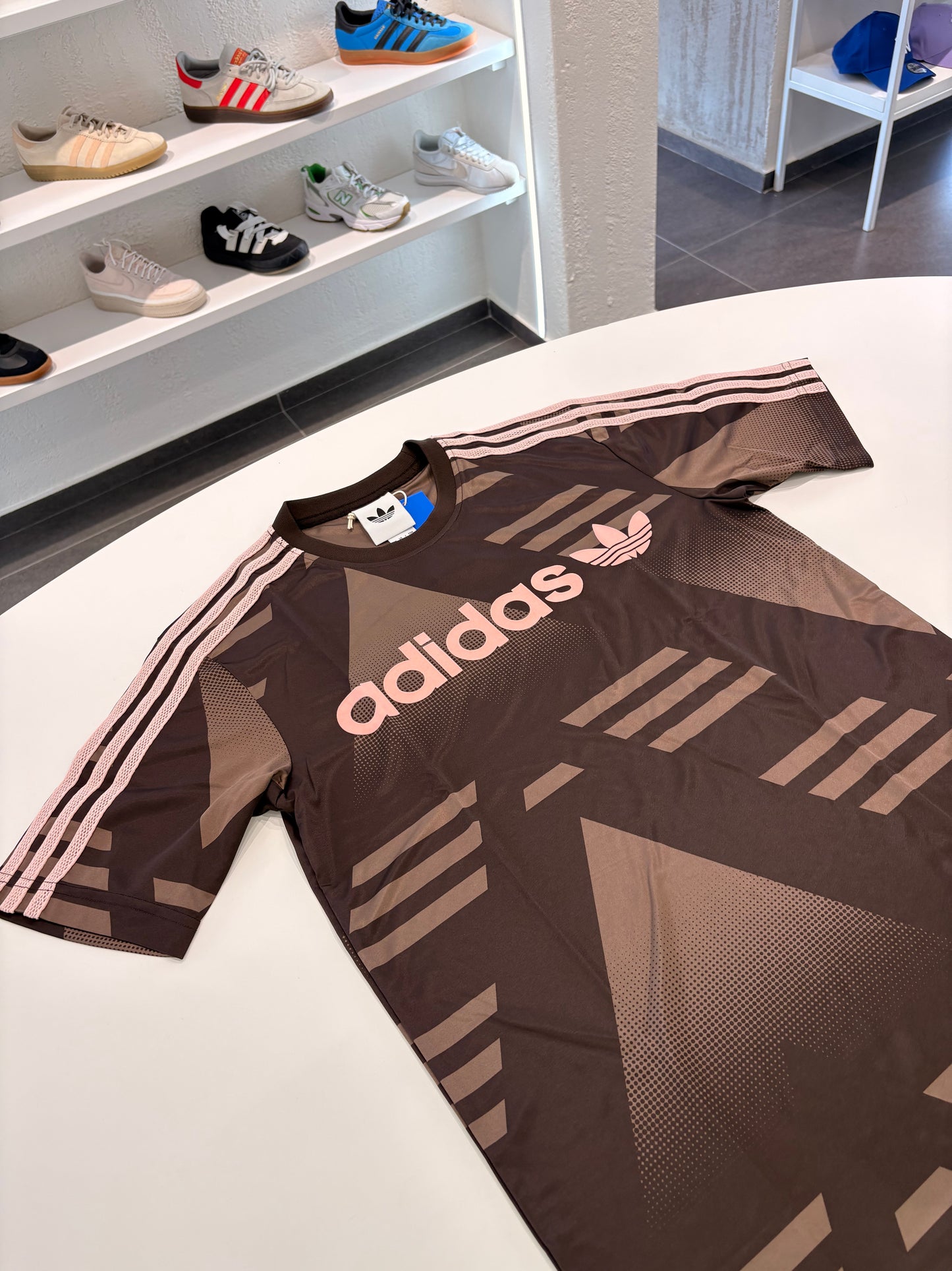 T-shirt Adidas brown pink