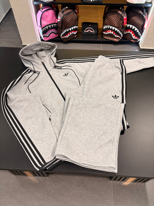 Tuta Adidas uomo grigia con zip logo retroriflettente