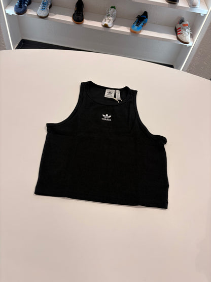 Top Adidas essentials black