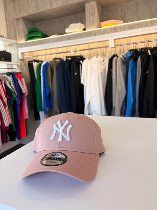 Cappello New Era rosa scuro