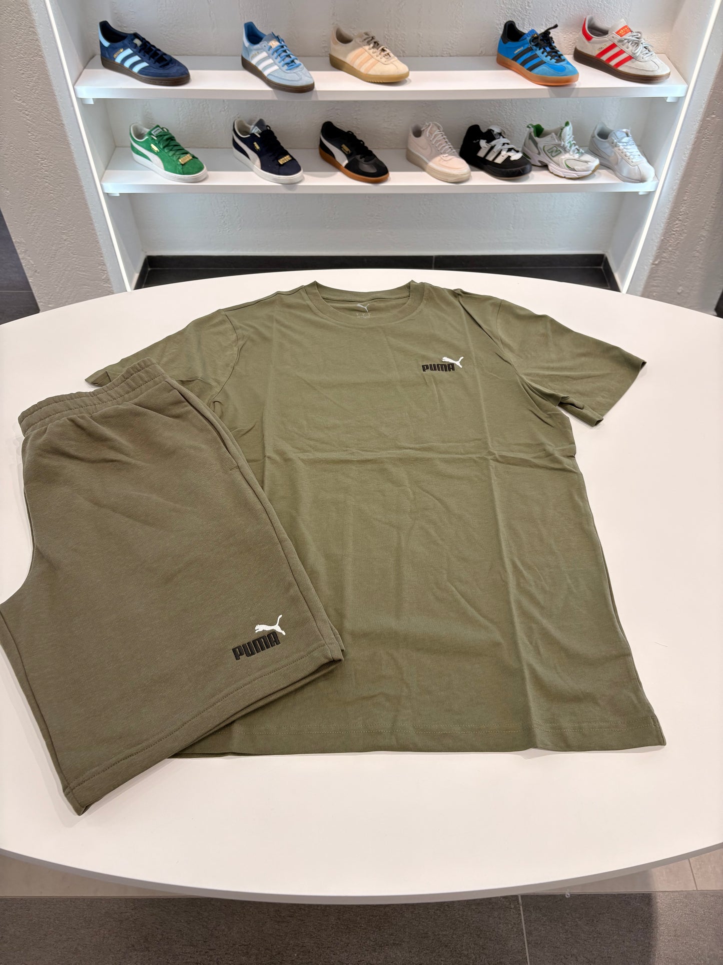 Completino Puma small logo ess 2