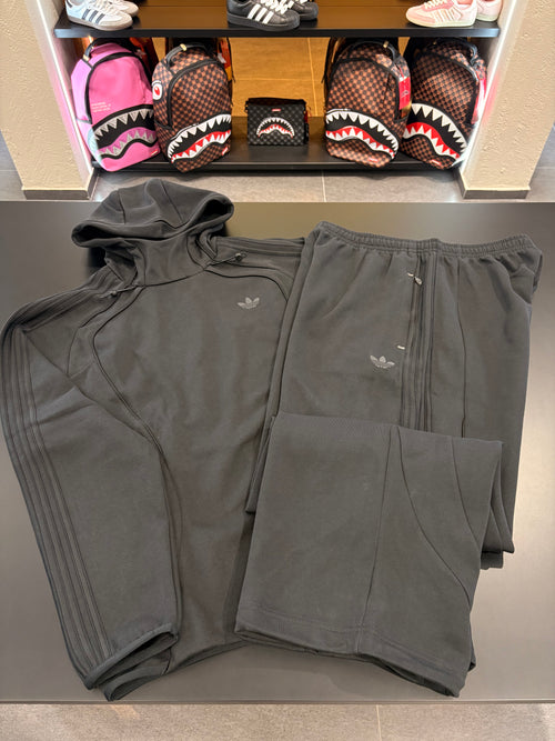 Tuta Adidas uomo total black logo retroriflettente