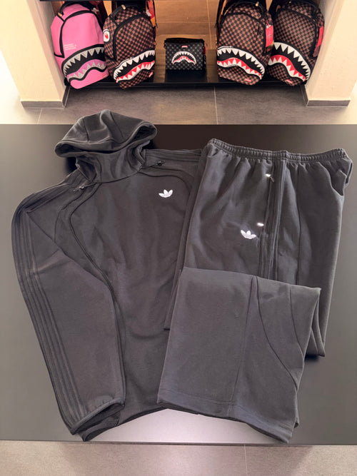 Tuta Adidas uomo total black logo retroriflettente