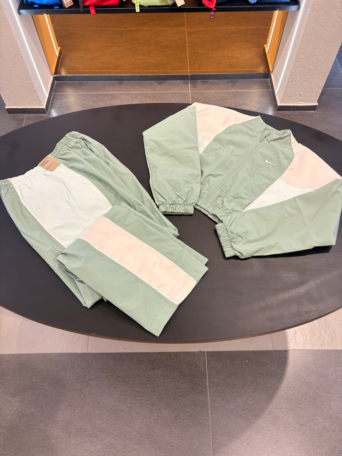Tuta Nike shrunken oversize verde