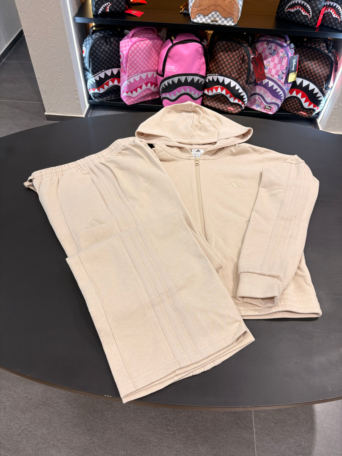Tuta Adidas energize beige