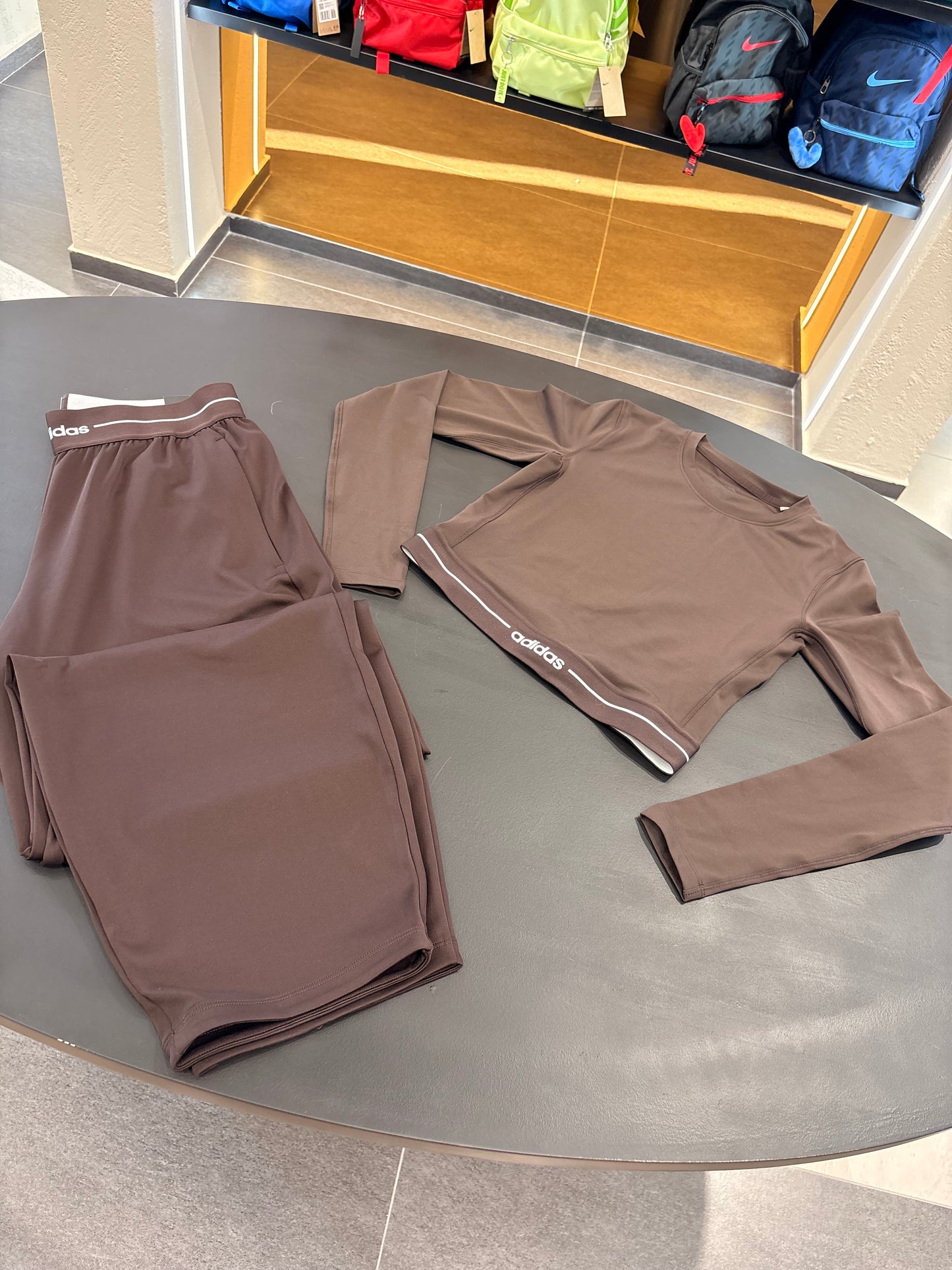 Coordinato Adidas hyperglam cropped long sleeve brown