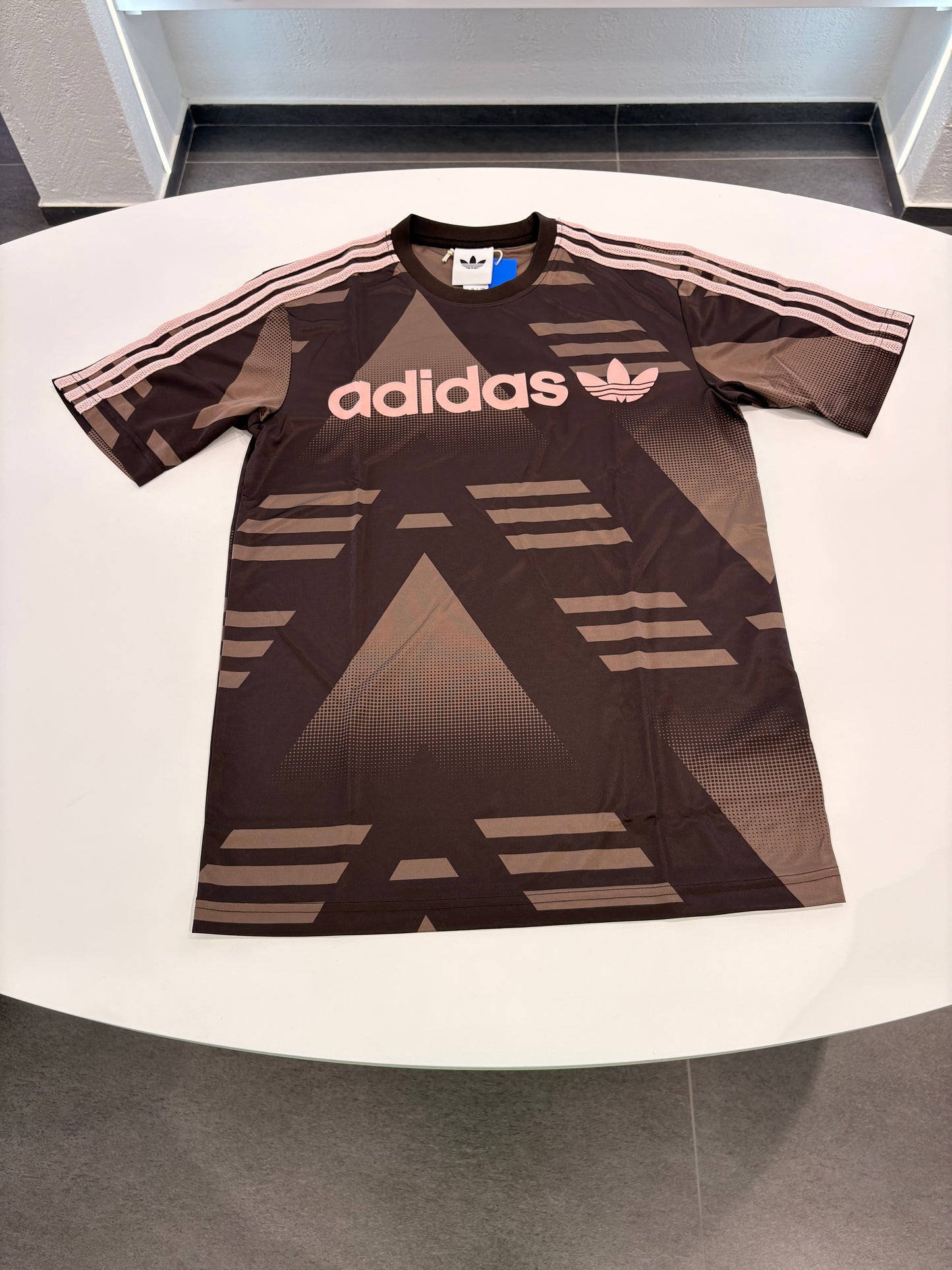 T-shirt Adidas brown pink