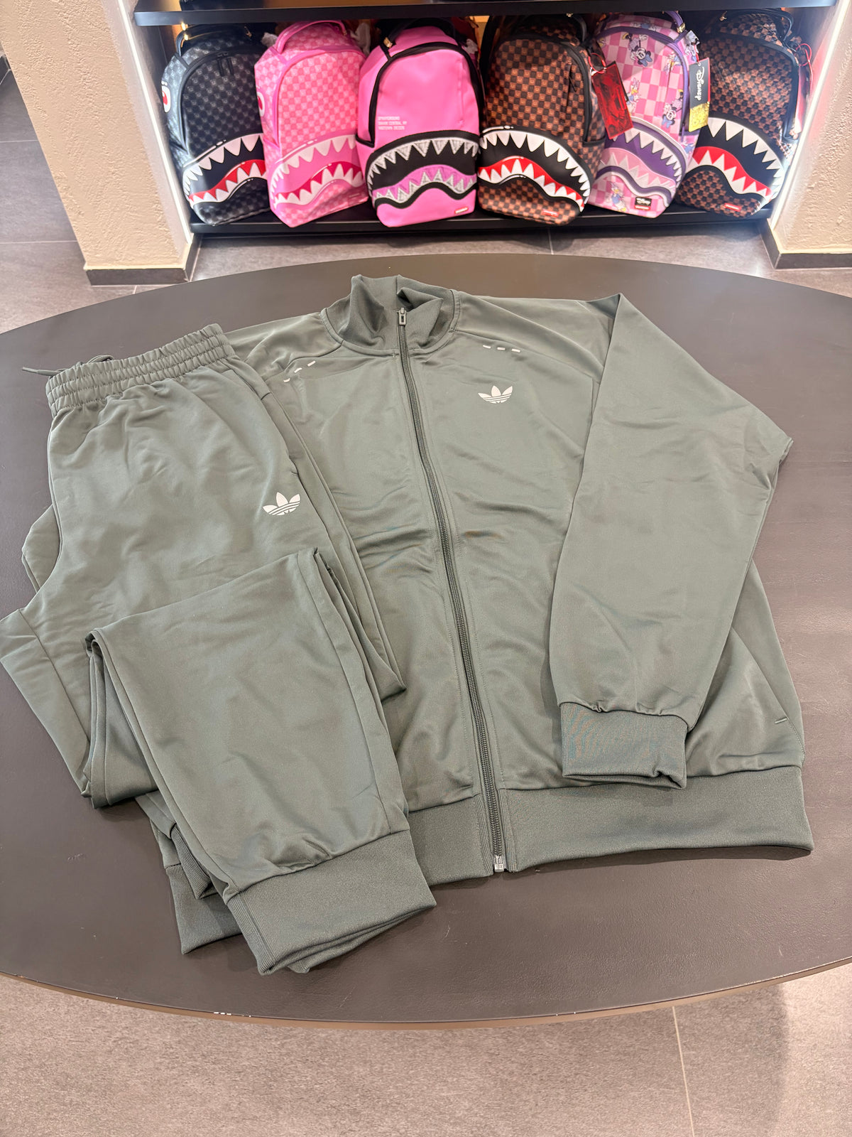 Tuta Adidas ess trefoil tech verde