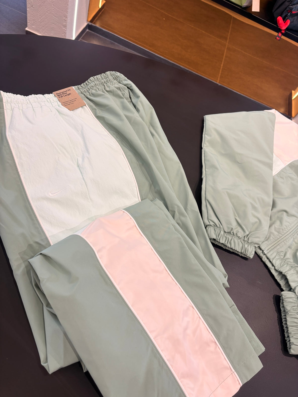 Tuta Nike shrunken oversize verde