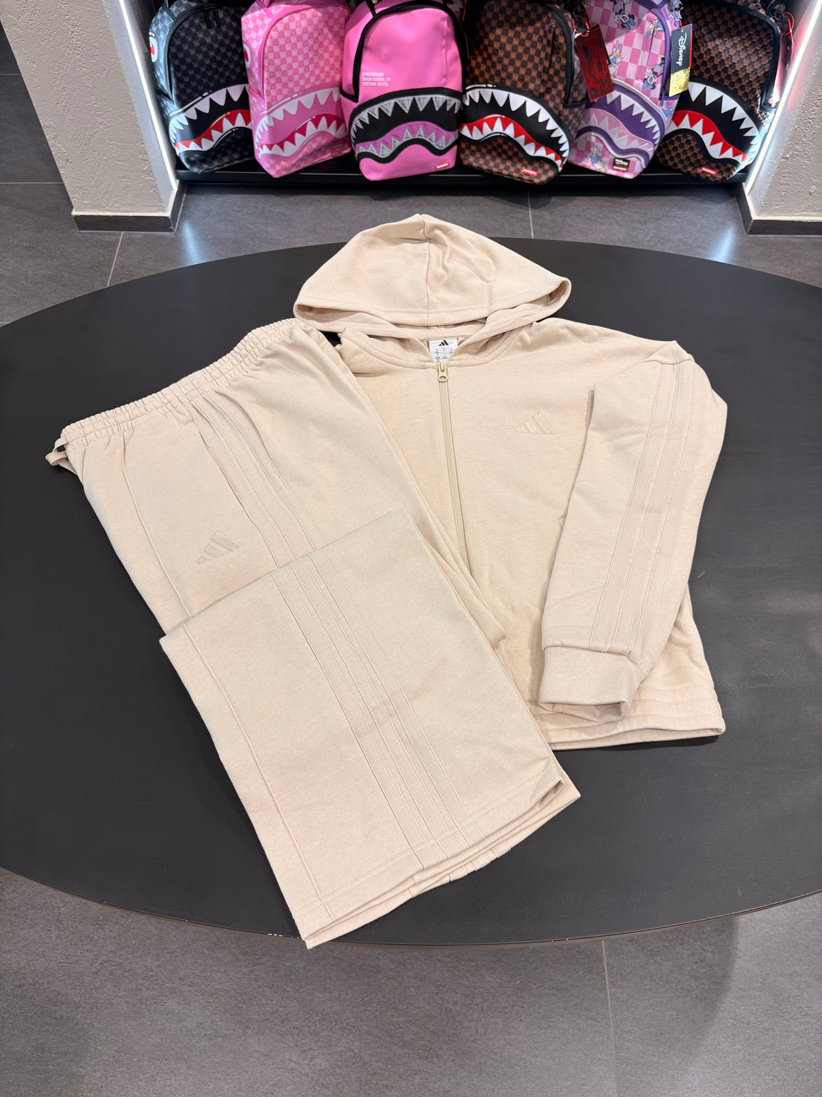 Tuta Adidas energize beige