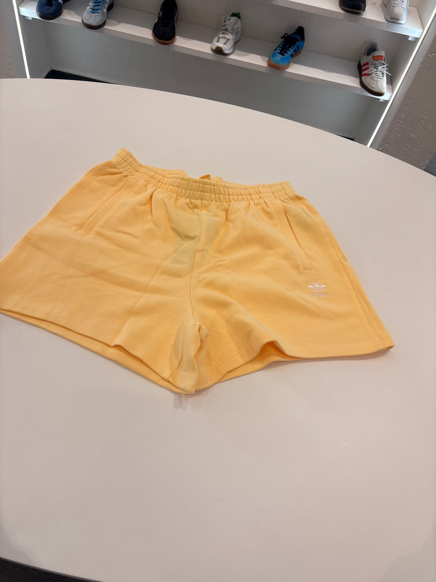 Shorts Adidas ess yellow