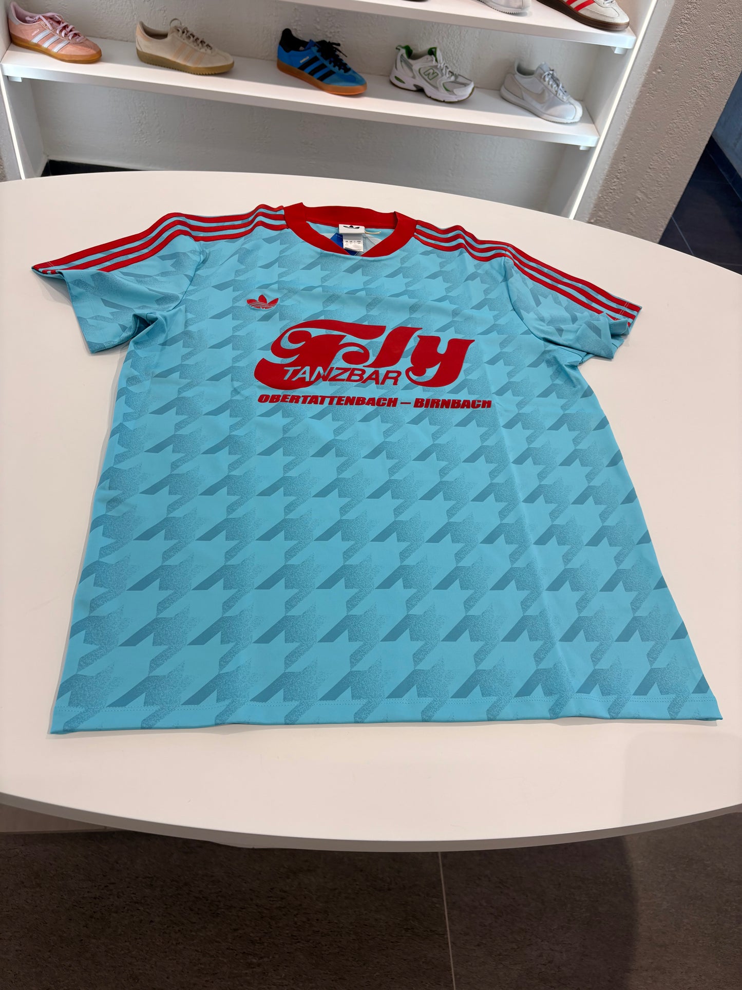 T-shirt Adidas blue glow