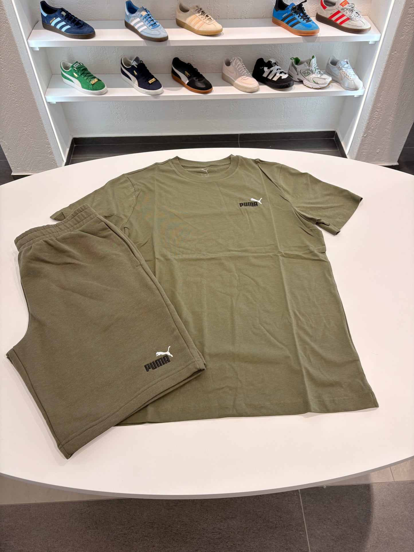 Completino Puma small logo ess 2