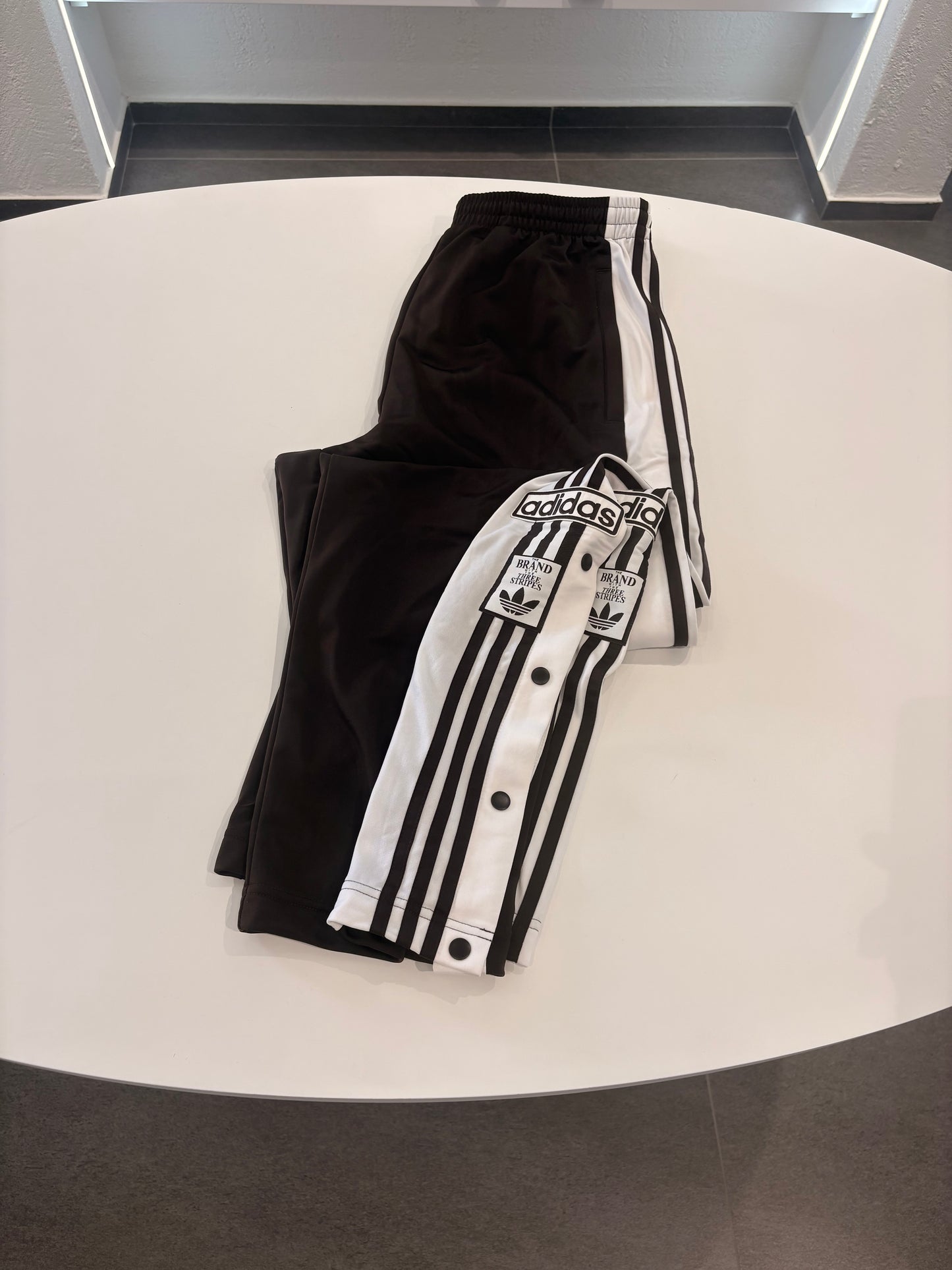 Pantalone Adidas 3stripes botton marrone