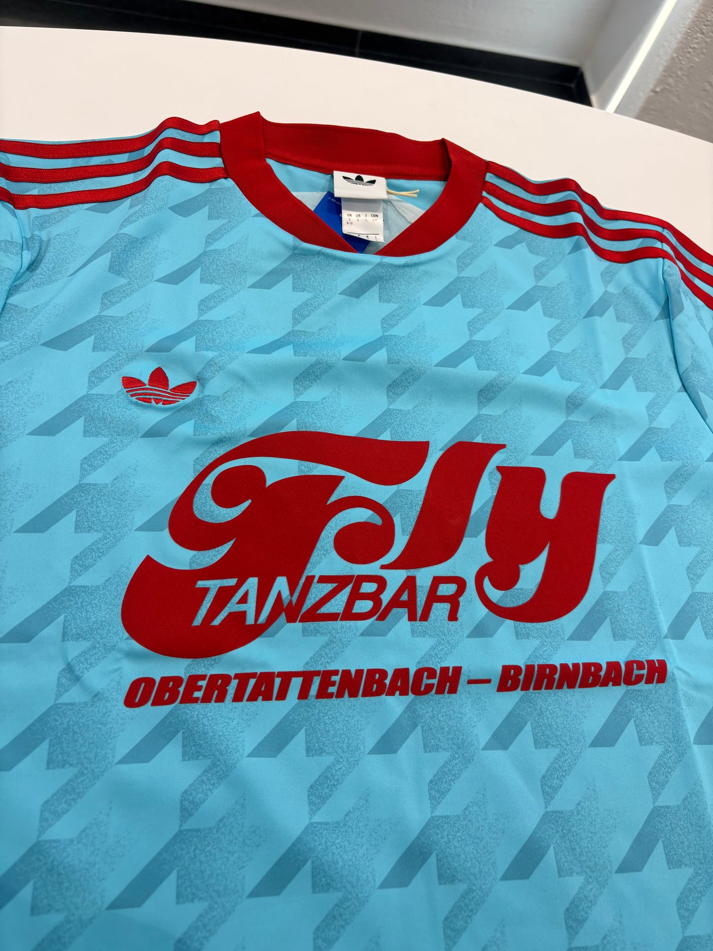 T-shirt Adidas blue glow