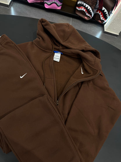 Tuta Nike oversize x zip marrone