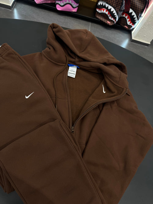 Tuta Nike oversize x zip marrone