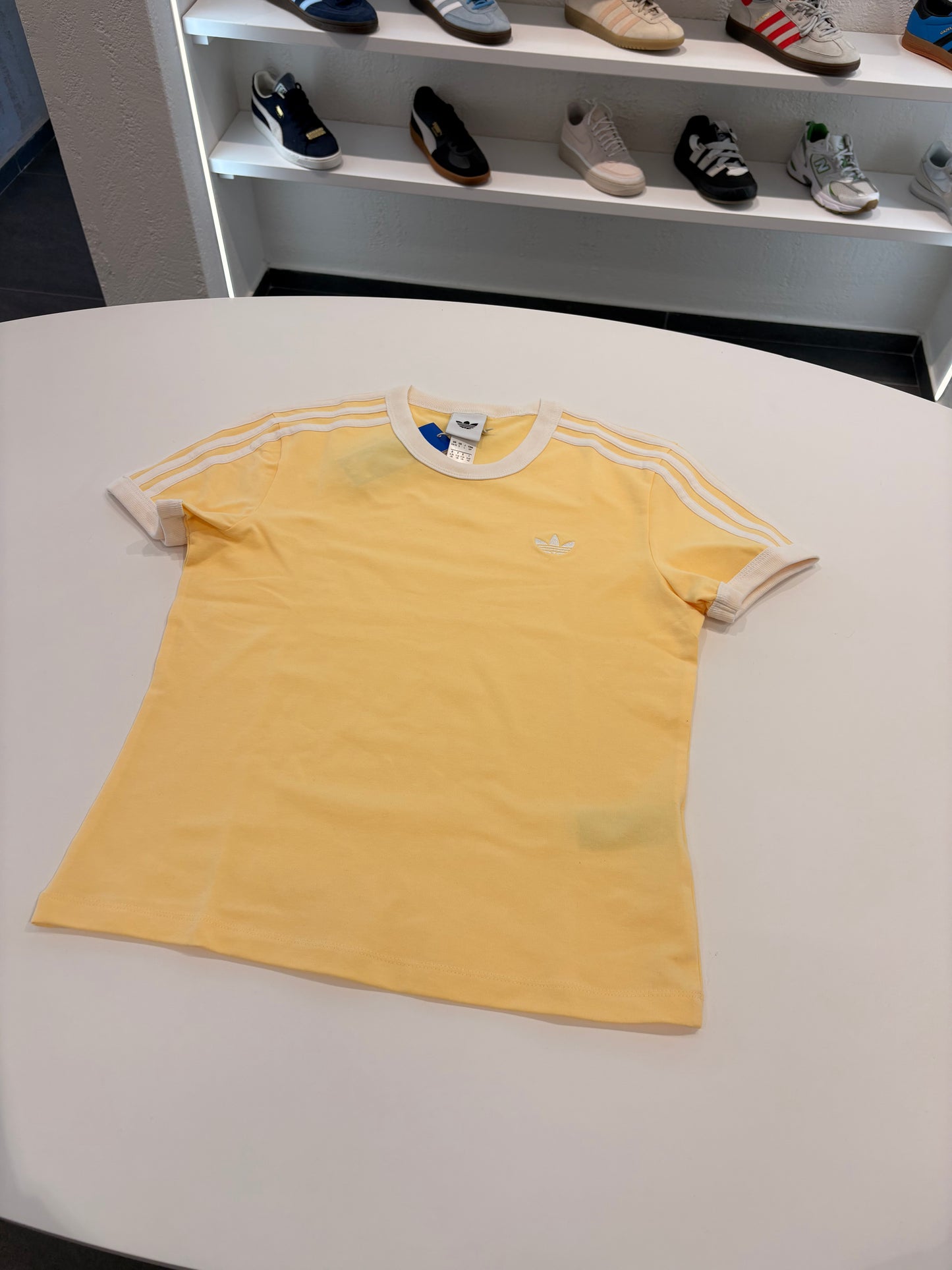T-shirt Adidas slim fit giallo chiaro