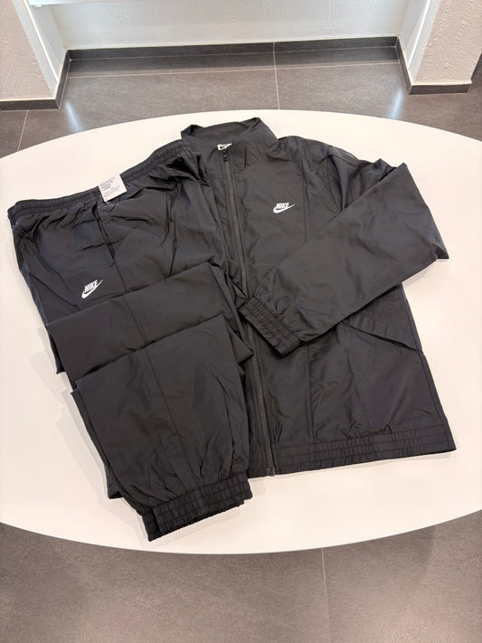 Nike TOTAL Black 2026