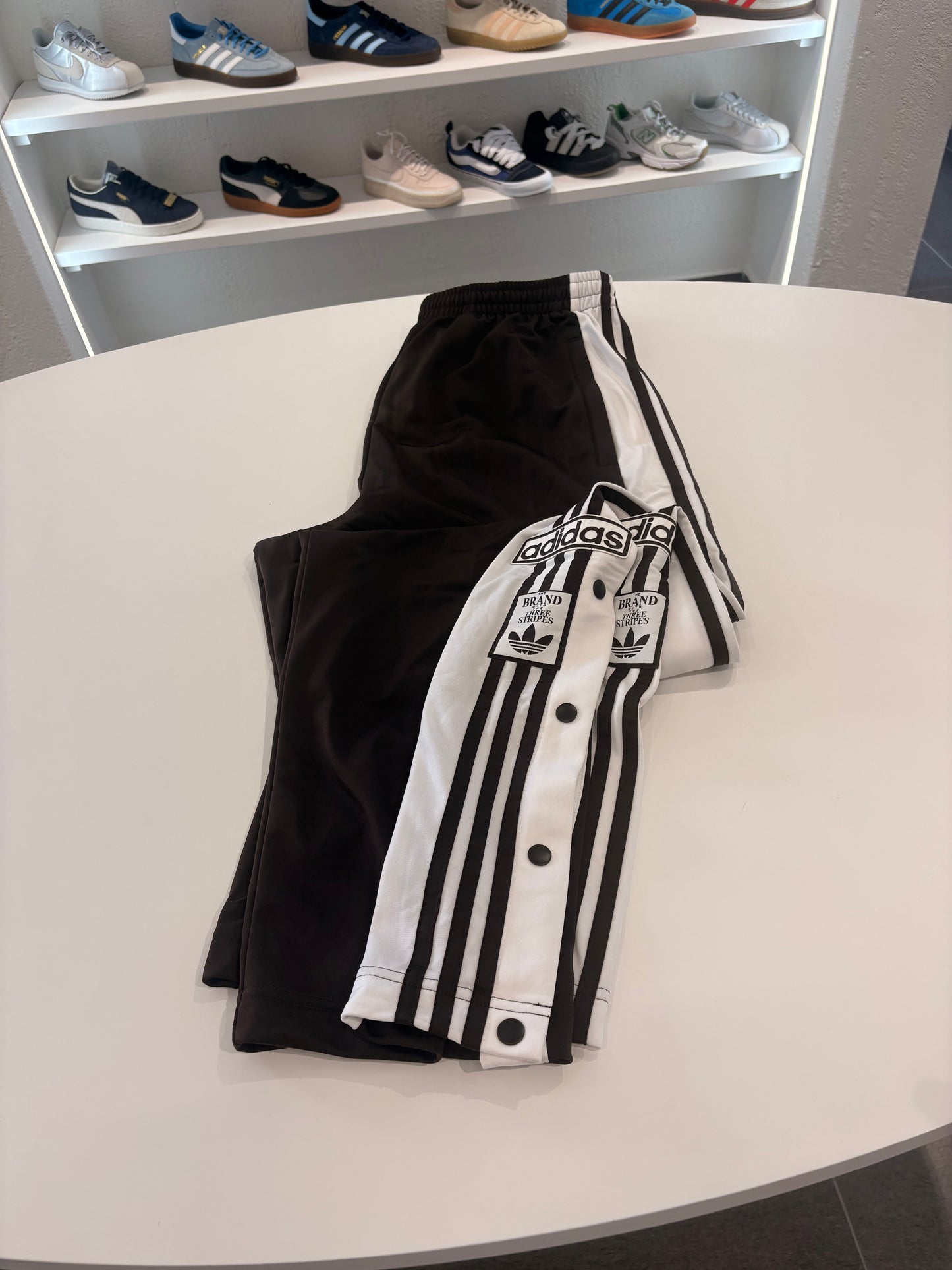 Pantalone Adidas 3stripes botton marrone