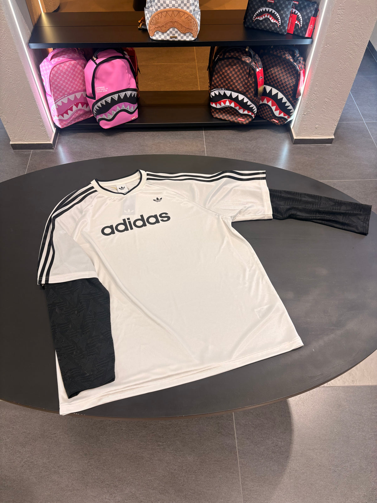 T-shirt Adidas manica merletto