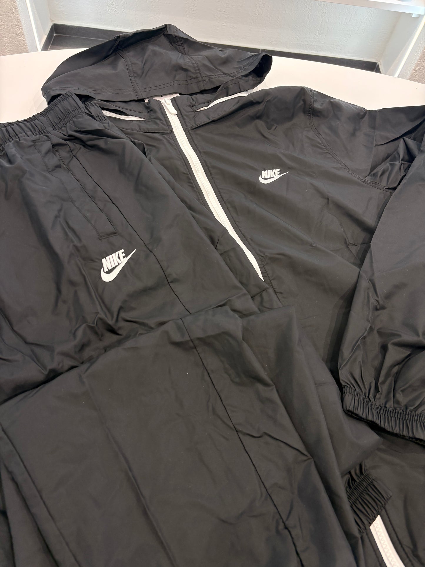 Tuta Nike antivento TOTAL black