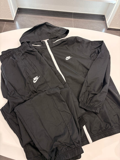 Tuta Nike antivento TOTAL black