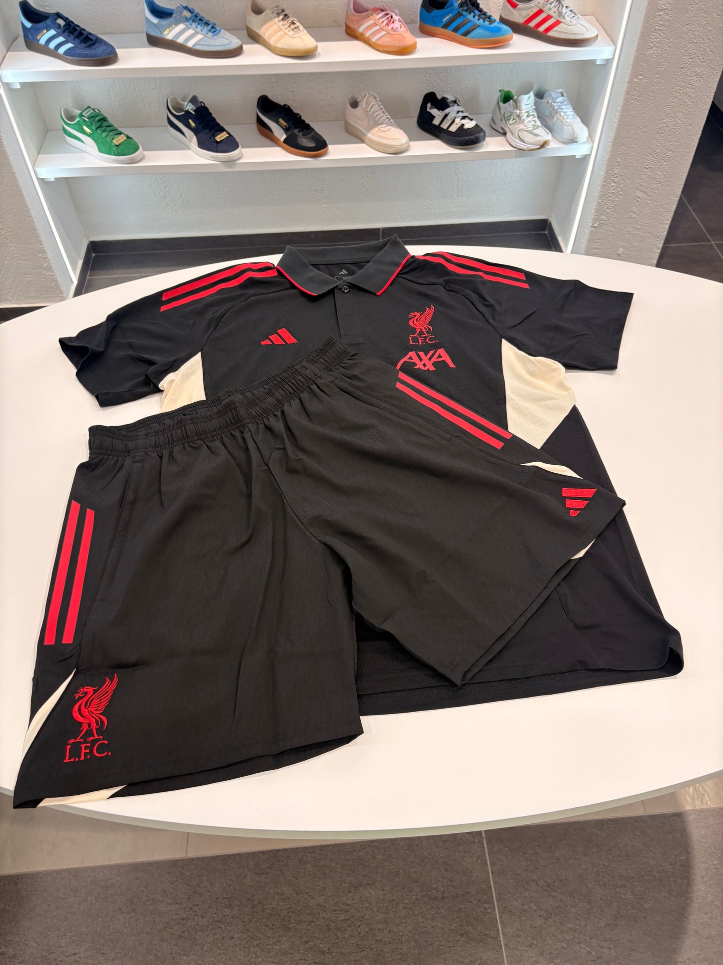 Completino Liverpool training Polo