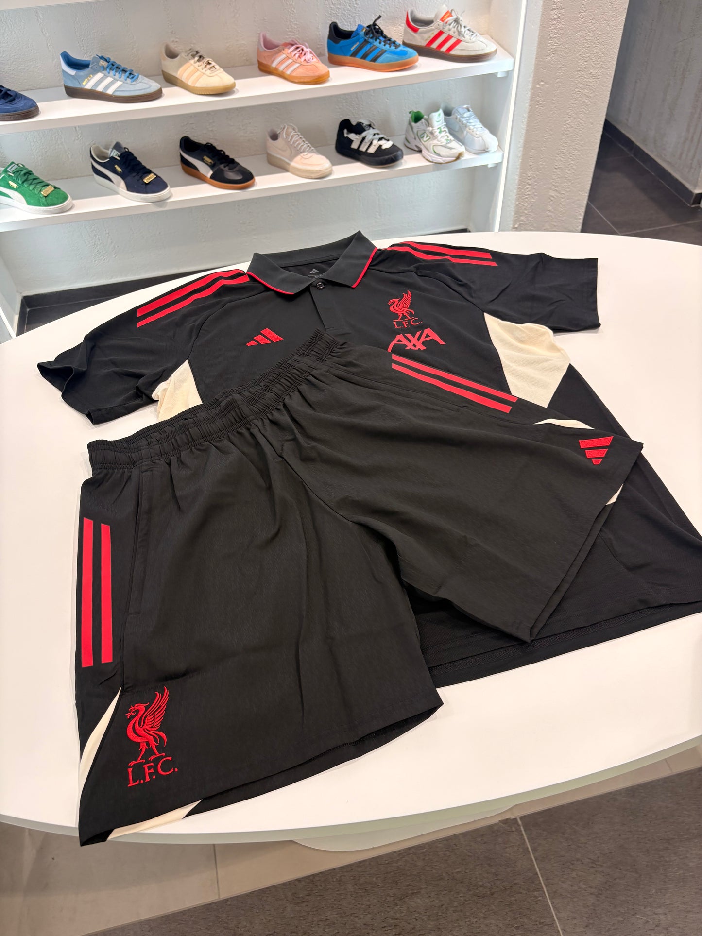 Completino Liverpool training Polo